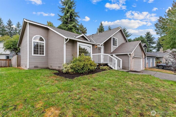 Property Photo:  604  213th Street SW  WA 98021 