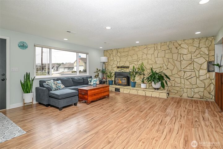 Property Photo:  201 S 66th Avenue  WA 98908 