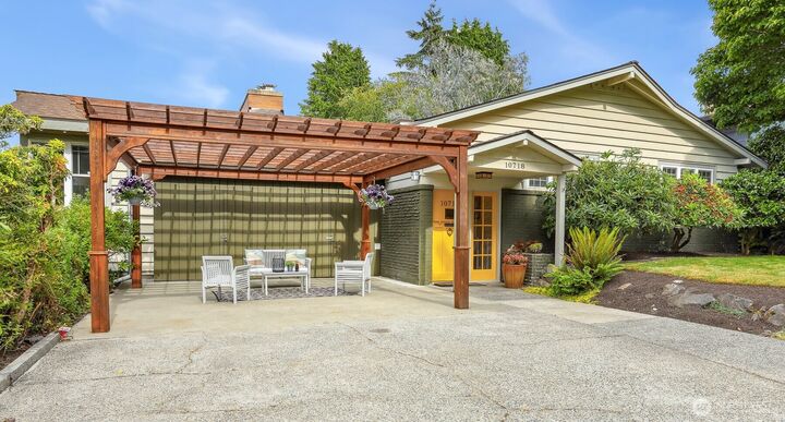 Property Photo:  10718  12th Avenue NW  WA 98177 