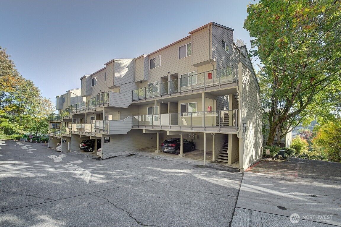 Property Photo:  2939  76th Avenue SE 42A  WA 98040 