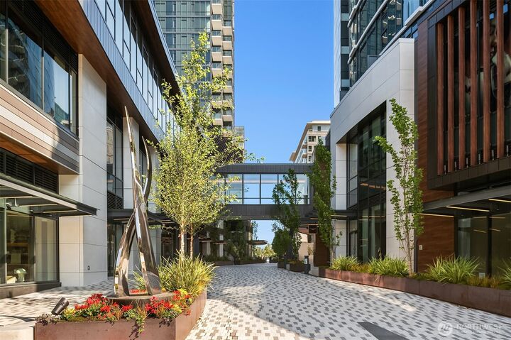 Property Photo:  838  Avenue Square  NE 1901  WA 98004 