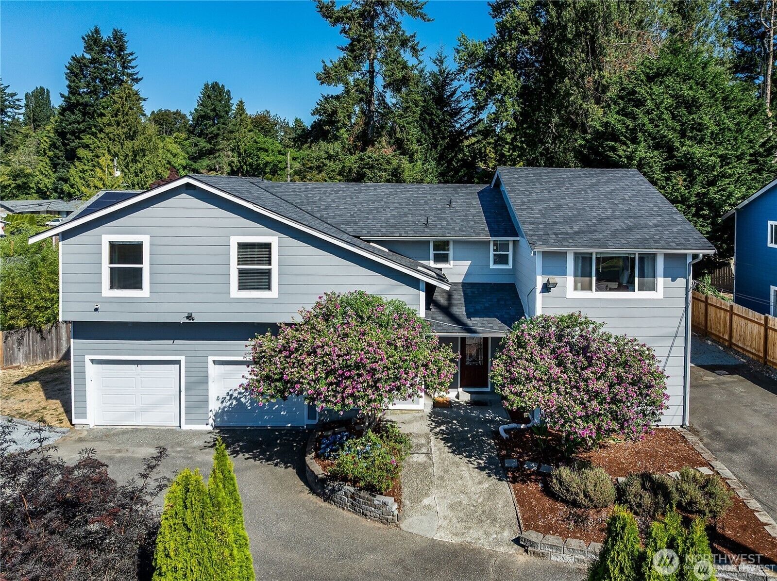 Property Photo:  20005  25th Avenue NE B  WA 98155 