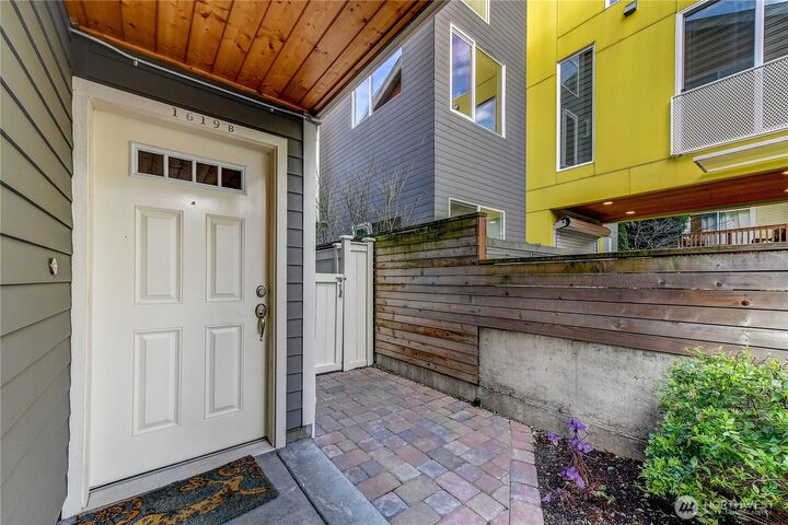 Property Photo:  1619  14th Avenue B  WA 98122 