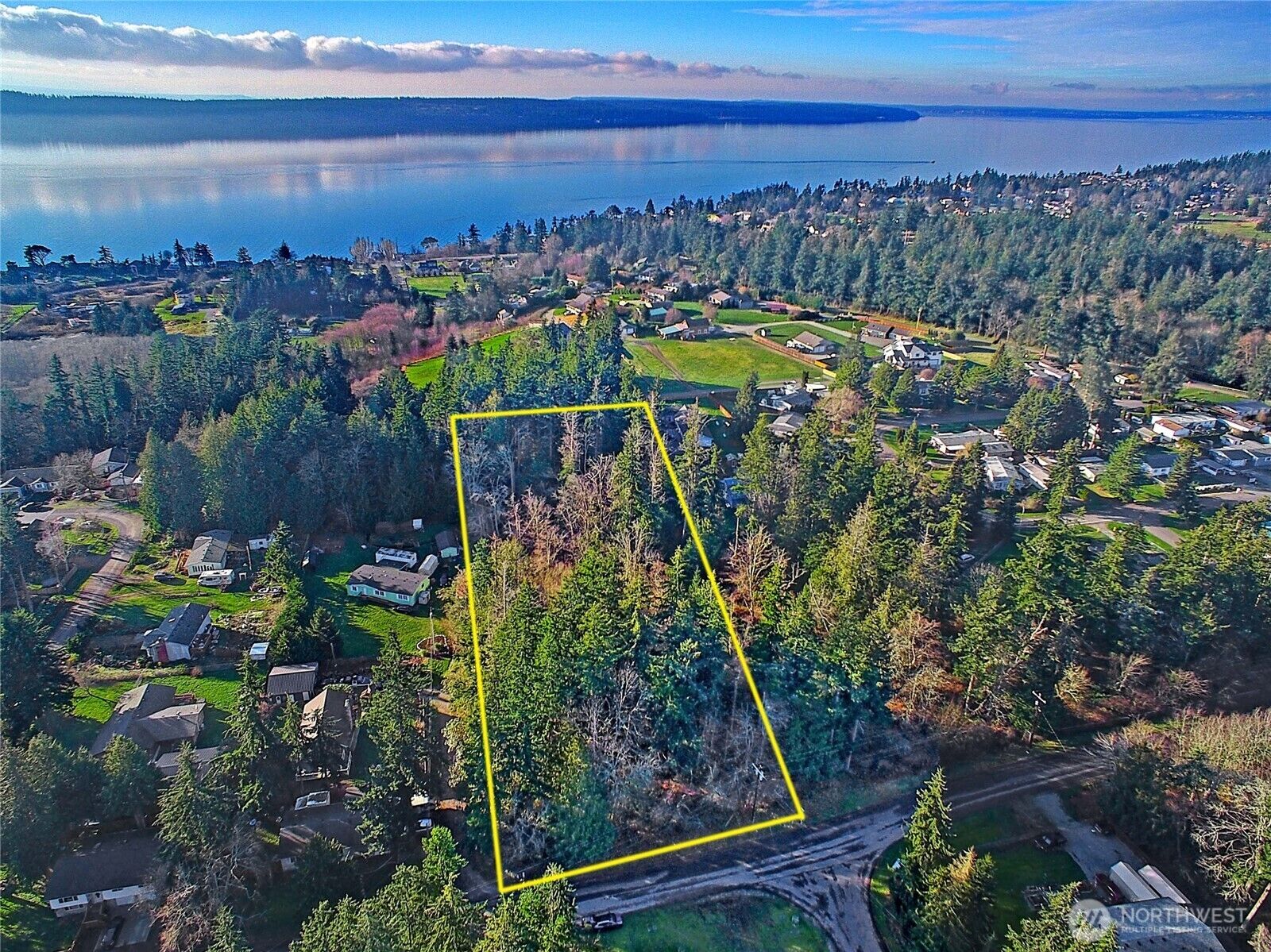 Property Photo:  10 Xx S Falcon Road  WA 98282 