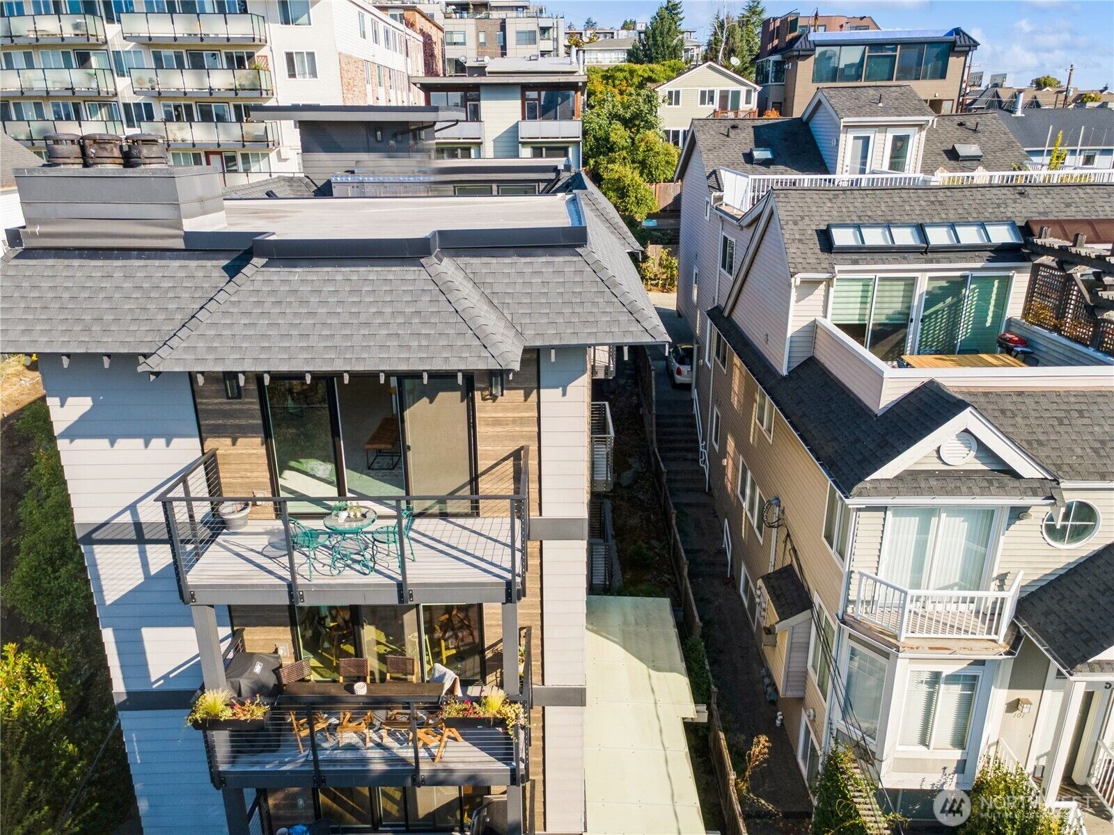 Property Photo: 510 Ward Street 401 WA 98109