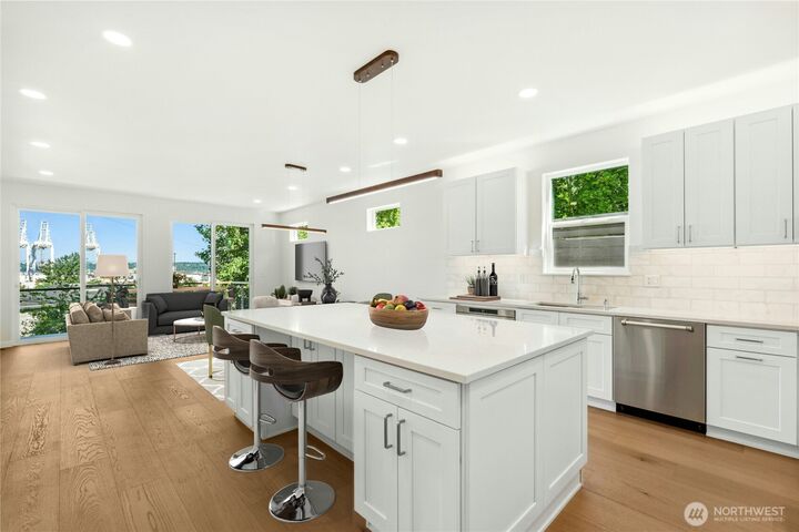 Property Photo:  3015 SW Harbor Lane  WA 98126 