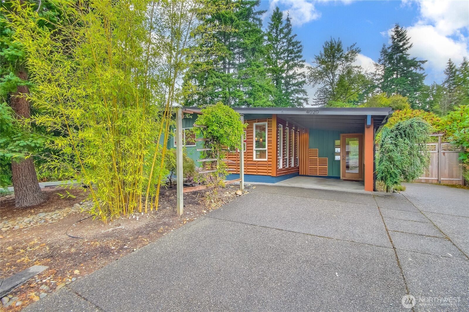 Property Photo:  4020  156th Avenue SE  WA 98006 