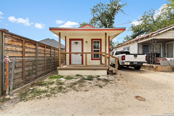 Property Photo: 330 Gem TX 78204