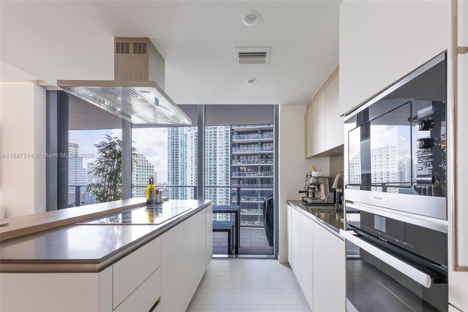 Property Photo:  1000 Brickell Plz 2515  FL 33131 