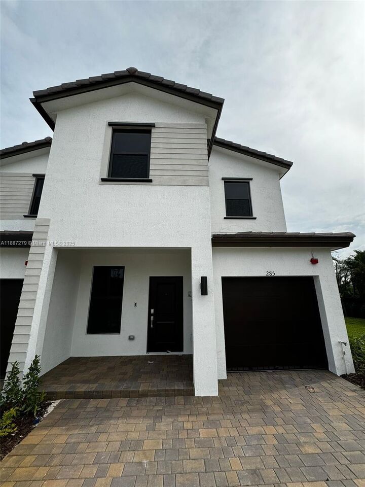 Property Photo: 285 SW 159th Ln FL 33027