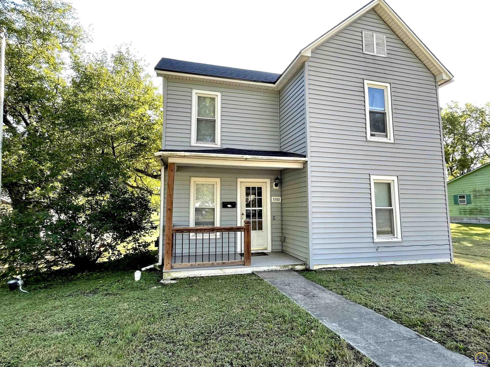 Property Photo:  1103 Walnut St  KS 66088 