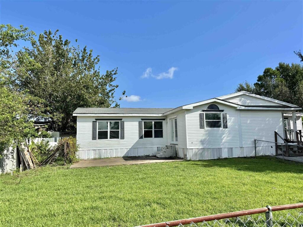 Property Photo: 2420 Bonito Drive LA 70605