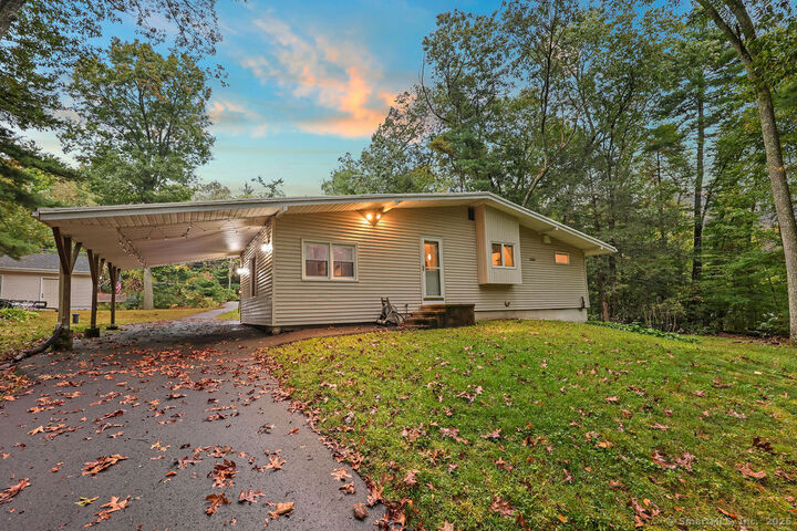 Property Photo:  523 New Road  CT 06001 