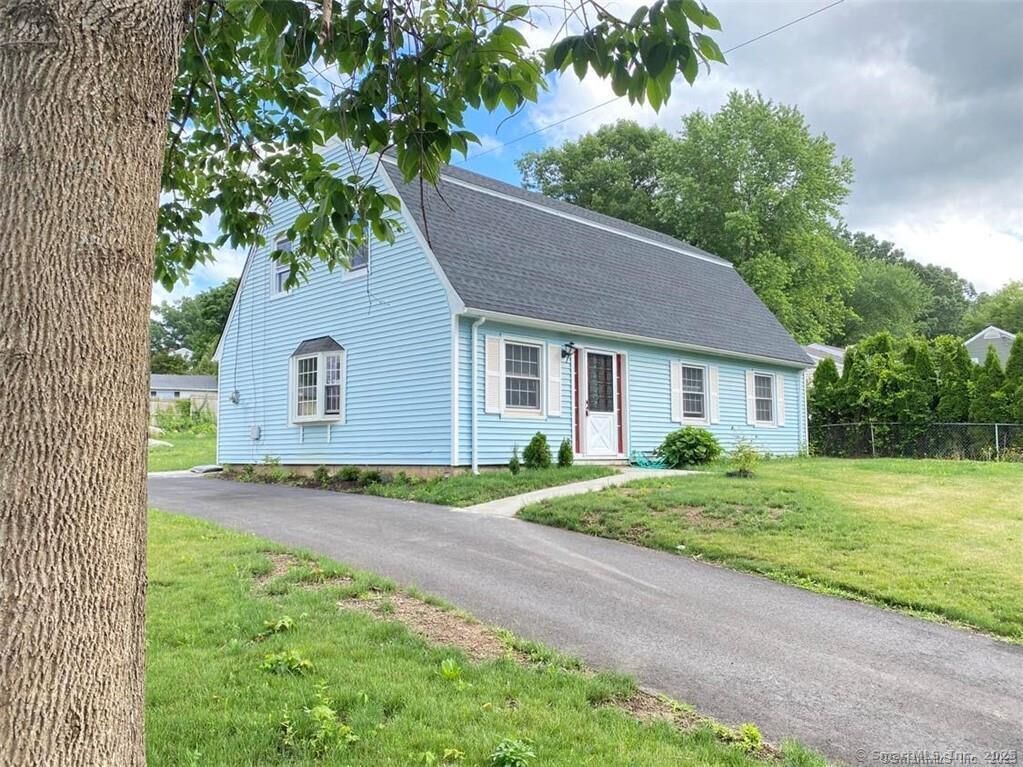 Property Photo:  28 Grove Place  CT 06810