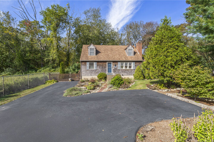 Property Photo:  1064 North Road  CT 06340 