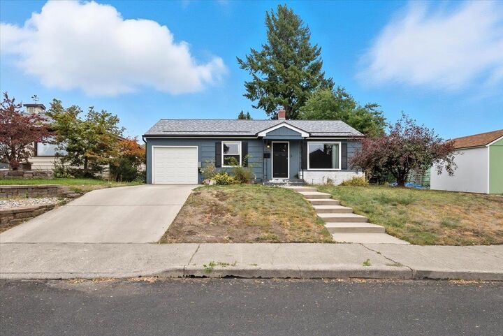 Property Photo:  2610 N Lee St  WA 99207 