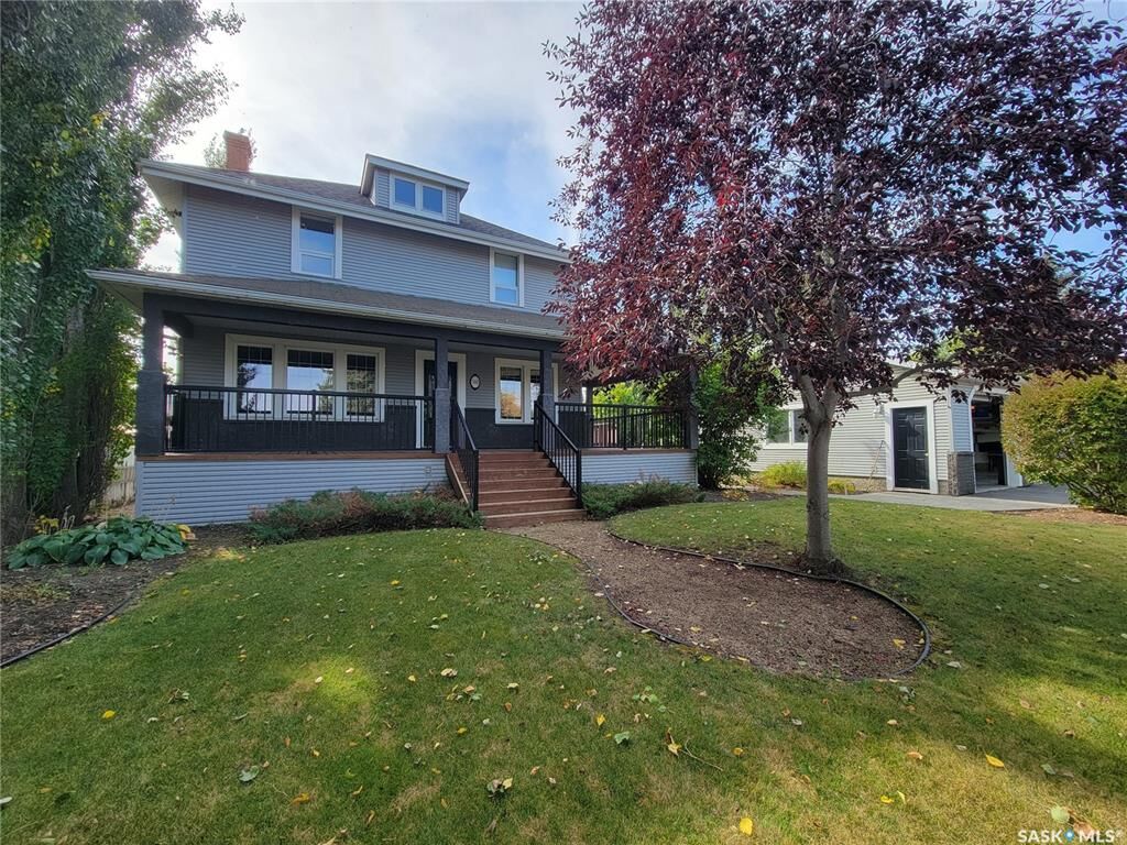 Property Photo:  560 4th Avenue E  SK S0K 4L0 