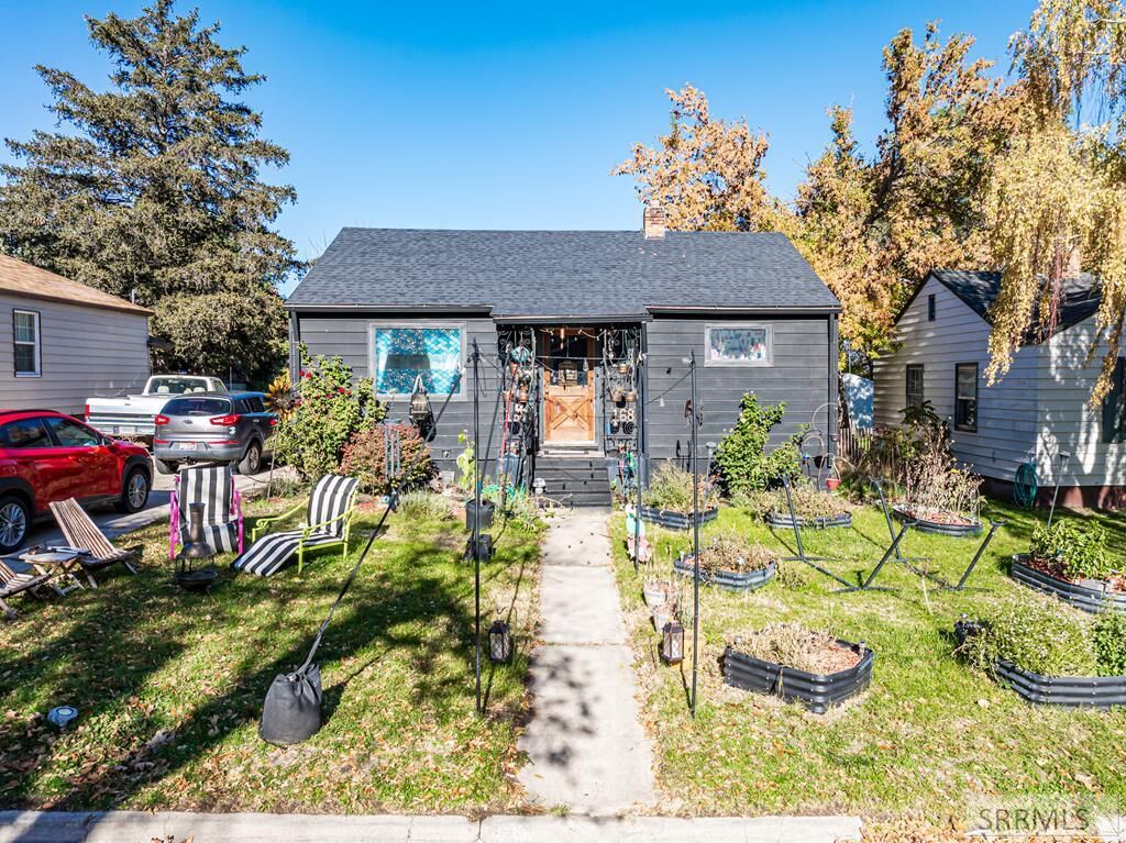 Property Photo:  168 Maplewood Avenue  ID 83204