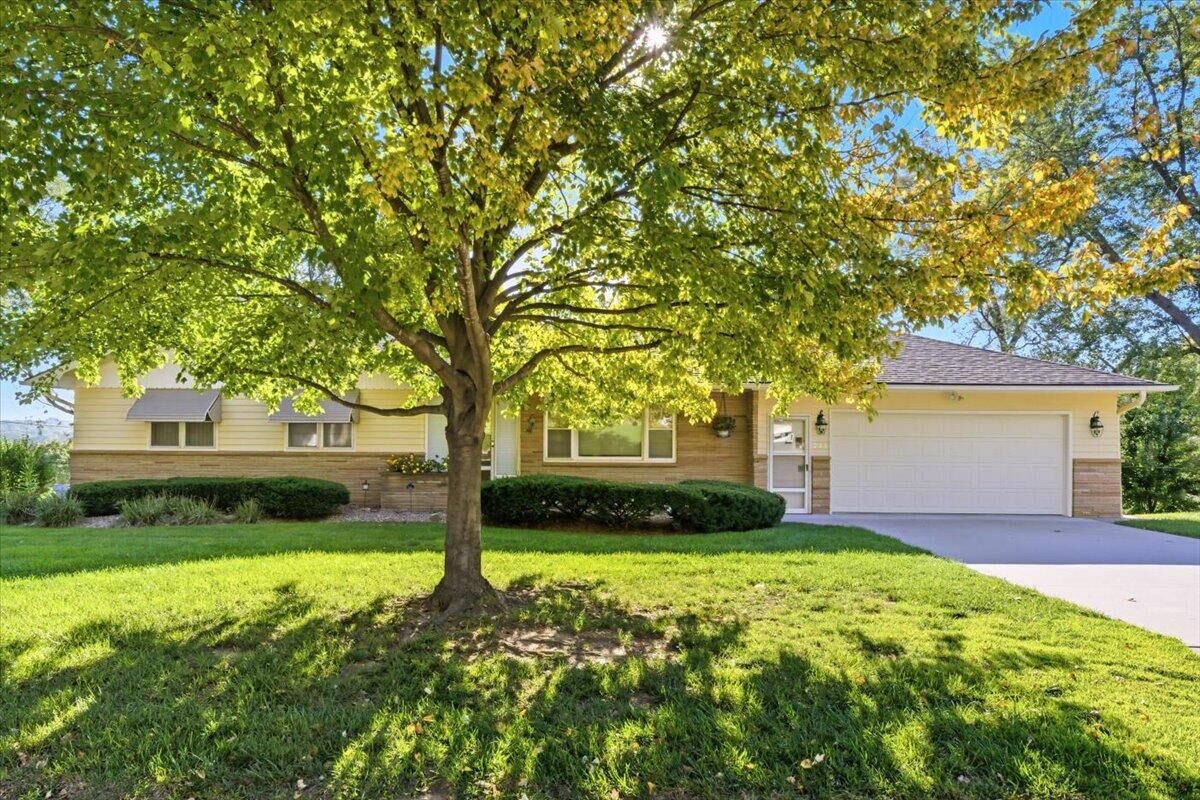 Property Photo:  225 Pickardy Lane  IA 51503 