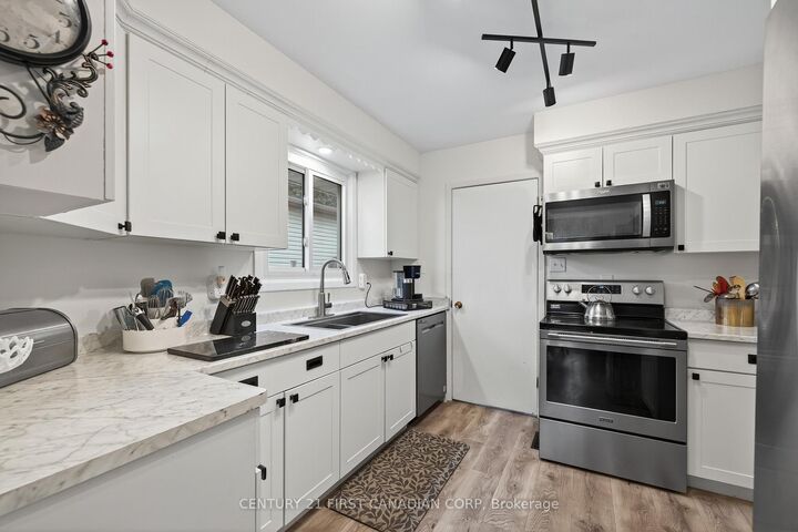 Property Photo: 20 Ashbury Avenue ON N6E 1S8