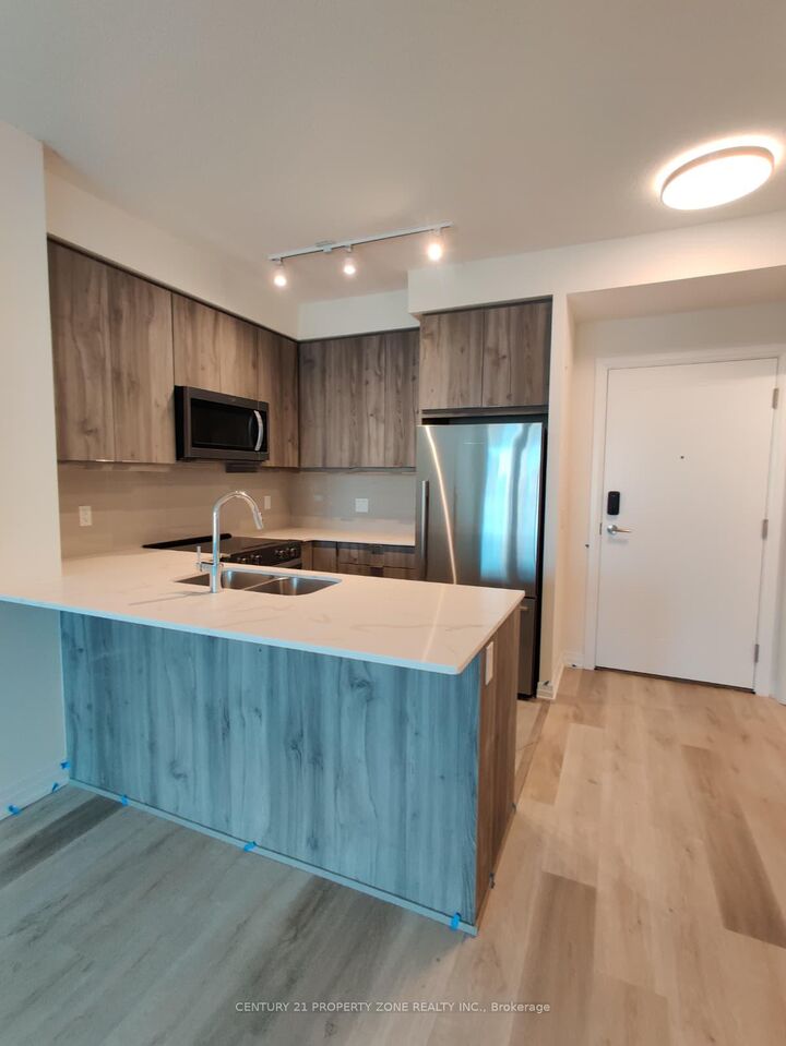 Property Photo:  15 Watergarden Drive 322  ON L5R 1B2 