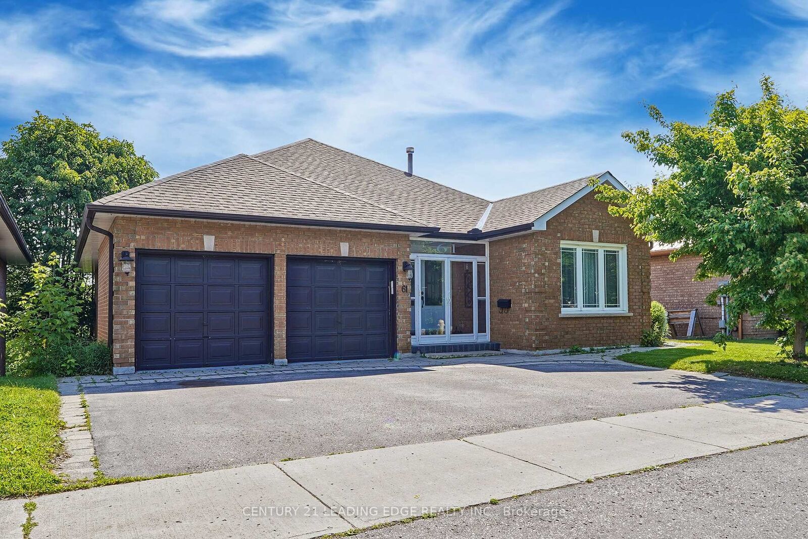 Property Photo:  61 Garden Street NE Middle Level  ON L1N 9E7 