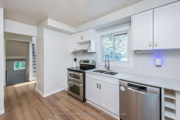 Photo de la propriété: 243 Leavens Court ON L7E 2A8