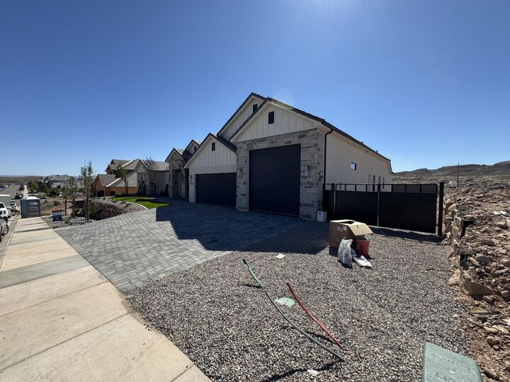 Photo de la propriété:  1695 W Belayer Dr  UT 84770 