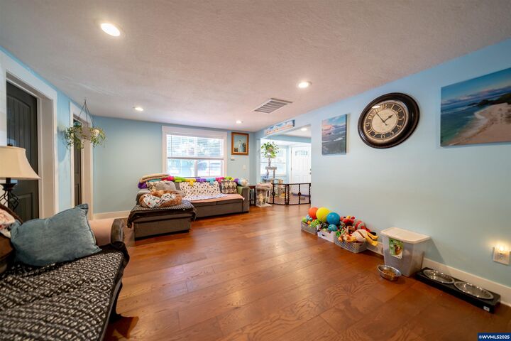 Property Photo:  7953 Baker Ln SE  OR 97325 