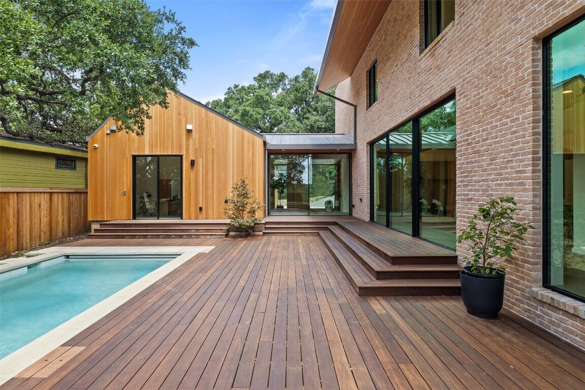 Property Photo: 1319 Bonham Terrace TX 78704