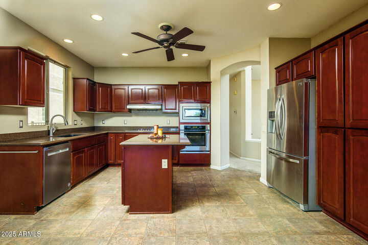 Property Photo:  10050 E Coopers Hawk Drive  AZ 85248 