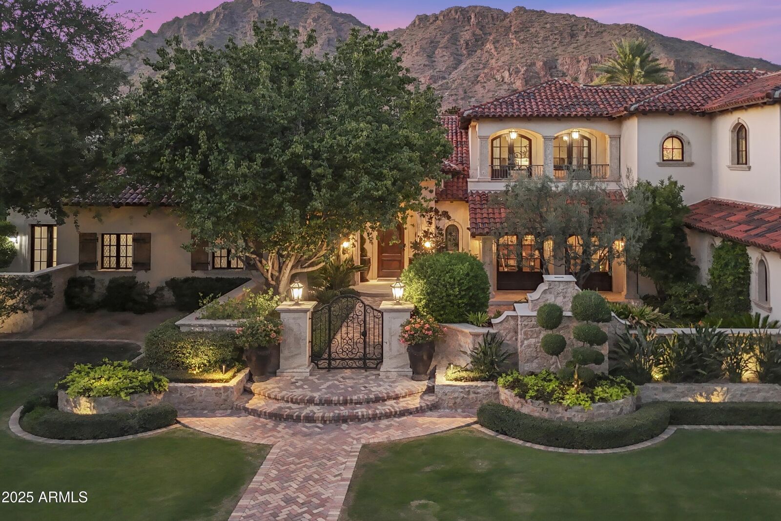 Property Photo: 5902 E Arcadia Lane AZ 85018