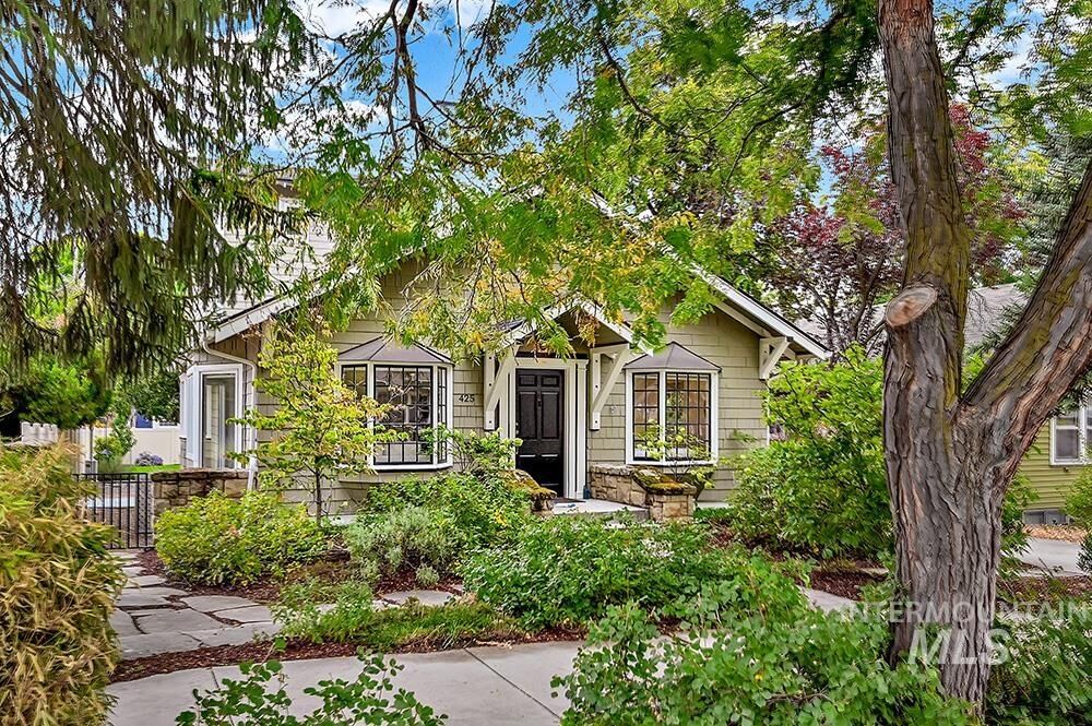 Property Photo:  425 W Pueblo St  ID 83702 