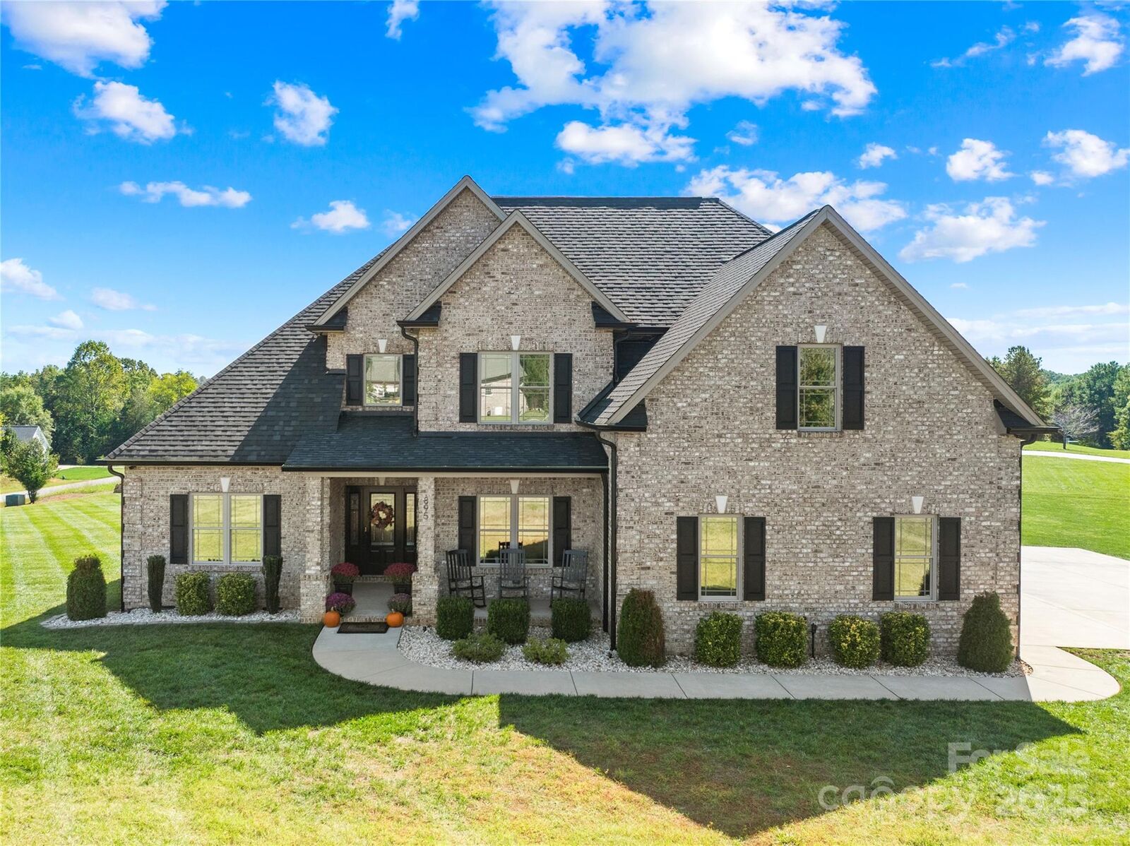 Property Photo:  895 Oak Ridge Farms Circle  NC 28658 