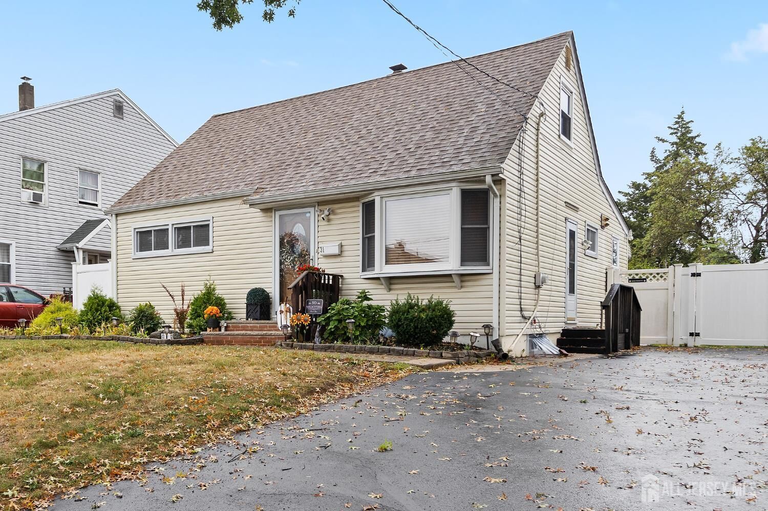 Property Photo:  31 Hull Drive  NJ 08817 