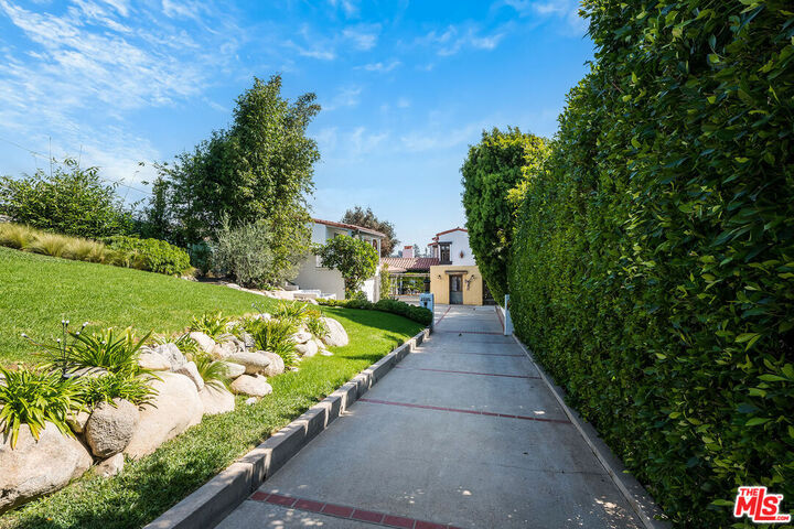 Property Photo:  1046 Chautauqua Blvd  CA 90272 