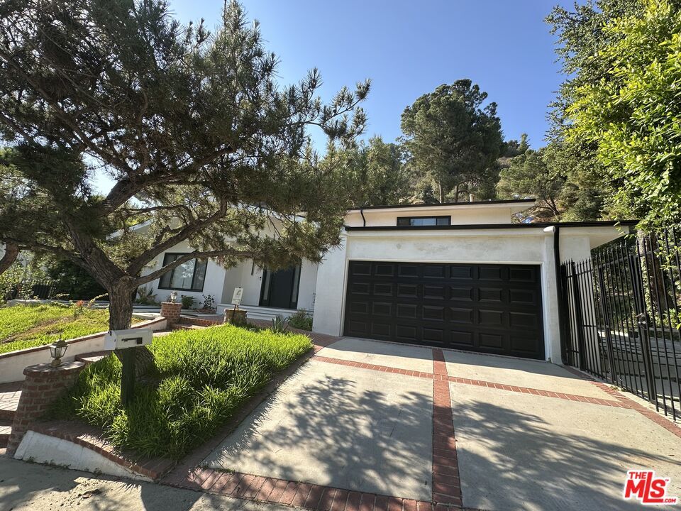 Property Photo:  9781 Blantyre Dr  CA 90210 