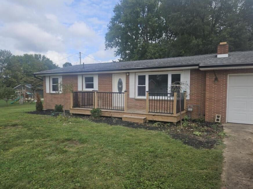 Property Photo:  1 Freeway Avenue  OH 43019 