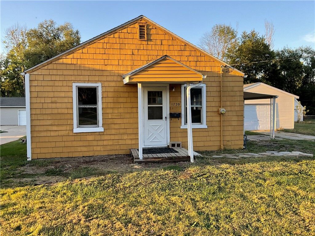 Property Photo: 1720 W Ravina Park Road IL 62526