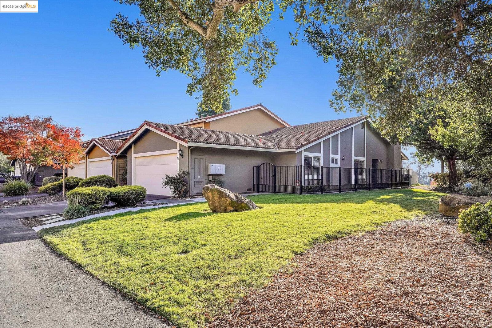 Property Photo:  21 Ironwood  CA 94605 