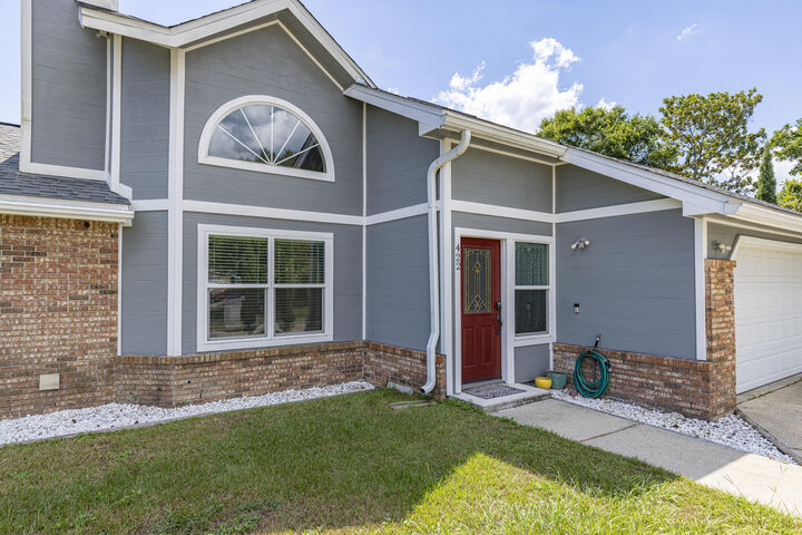 Property Photo:  422 NW Village Court  FL 32548 