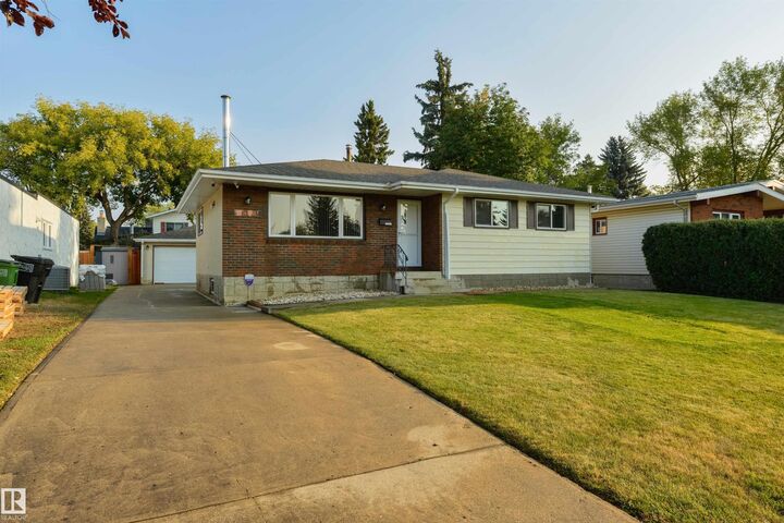 10524 35 Avenue NW  Edmonton AB T6H 4Z5 photo