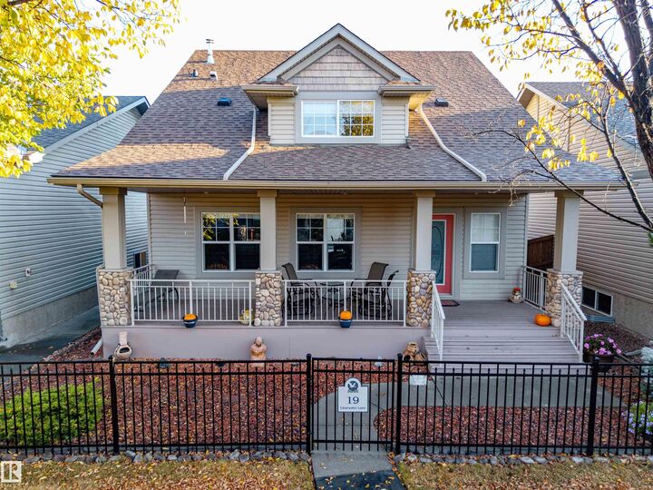 19 Clearwater Lane  Sherwood Park AB T8H 2X1 photo
