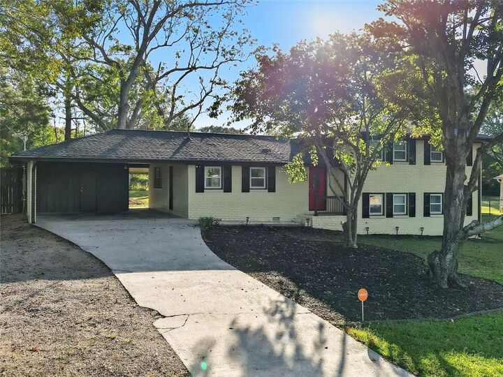 Property Photo:  399 W Sandtown Road SW  GA 30064 