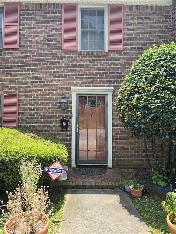 Property Photo: 105 Glen Acres Court GA 30035