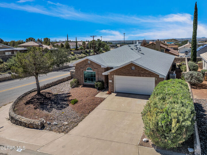 Property Photo: 901 Las Aves Place TX 79912