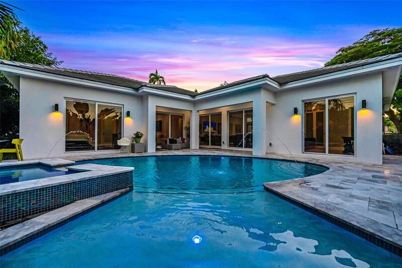 Property Photo:  4440 NE 15th Ter  FL 33334 