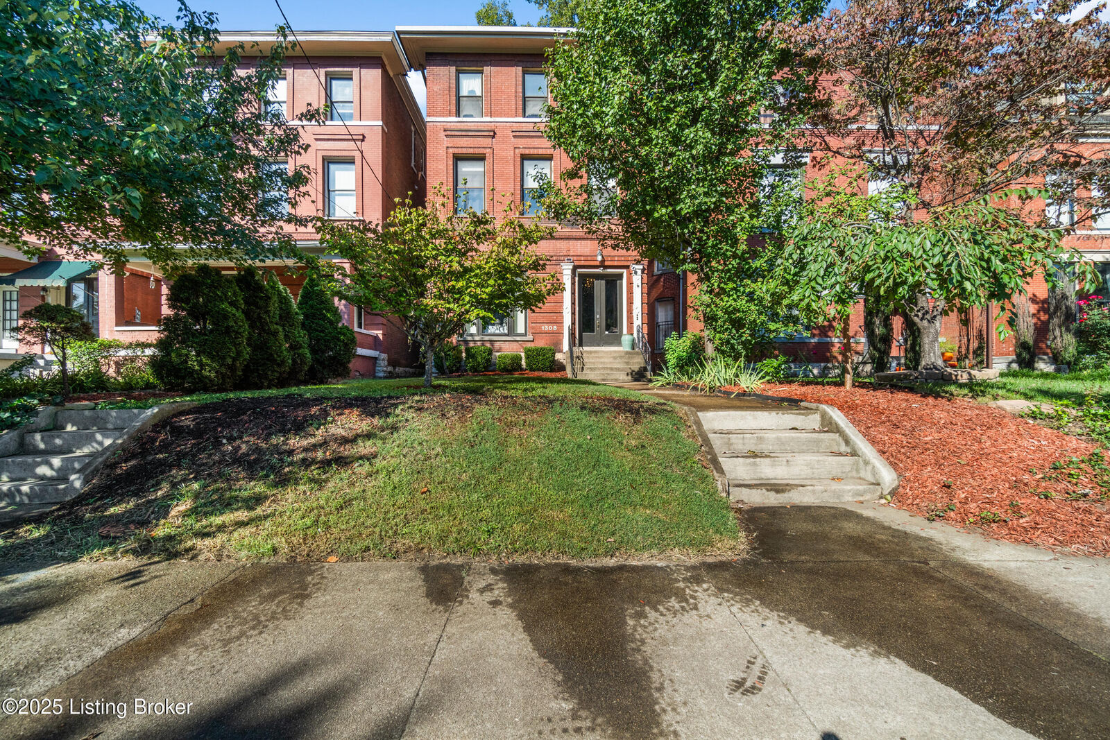Property Photo: 1308 S 6th St KY 40208