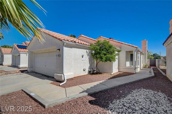 Property Photo: 1516 Bonnie Castle Way NV 89108