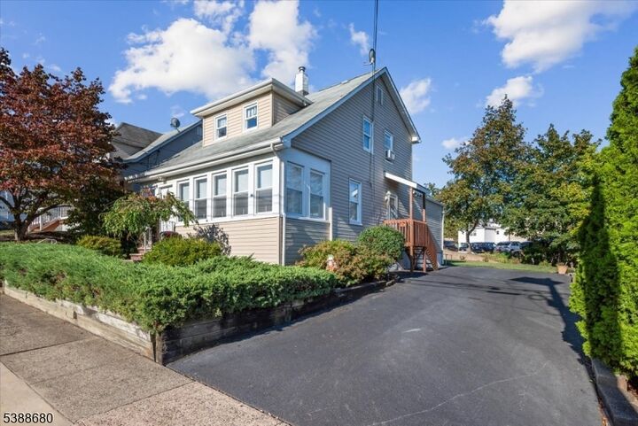 Property Photo:  27 Washington Pl  NJ 07512 